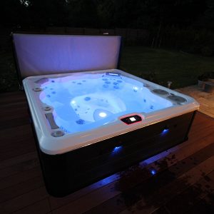 what is a self cleaning hot tub